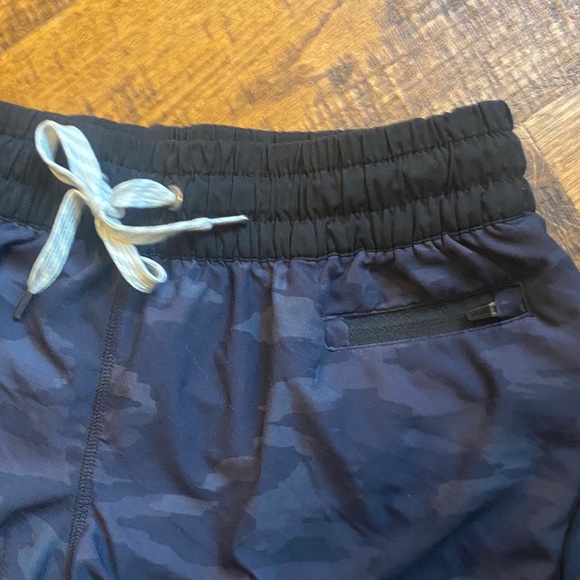 Women's Black Vuori Shorts - Picture 2 of 4